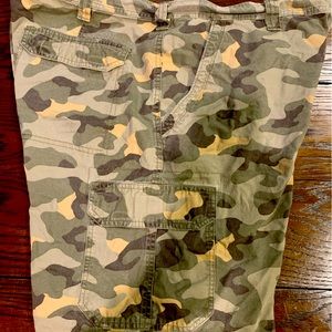 Men’s camo cargo shorts